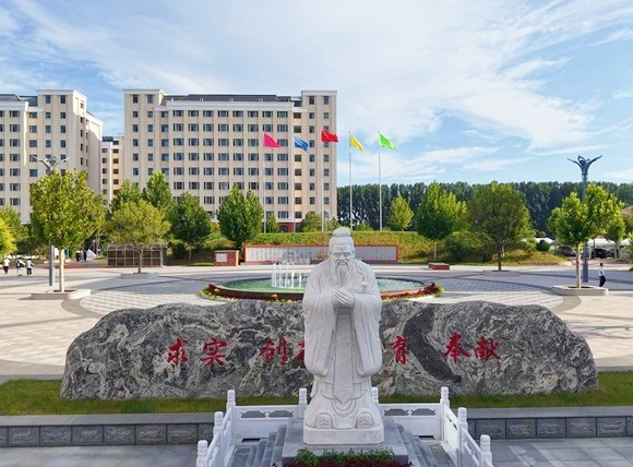 孔子雕像